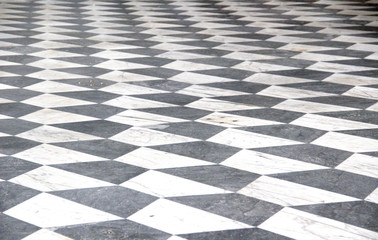 Naklejka premium Black and white checkered marble floor pattern