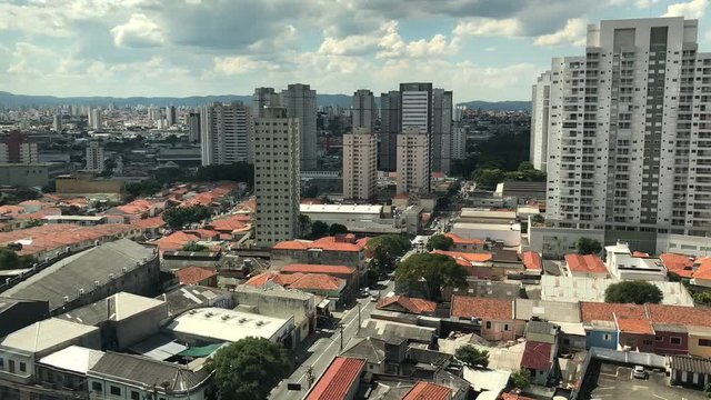 time lapse com predios e carros a tarde
