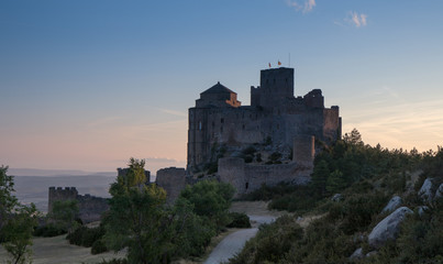 castillo en una montaña