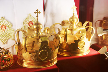 Fototapeta na wymiar Crown on a red background