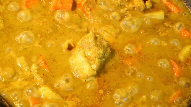 Cooking  Kari curry in pan, world famous food