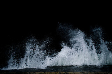 Spritzende Welle am Schwarzen Meer.