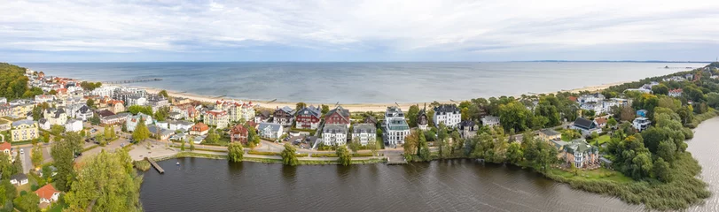 Zelfklevend Fotobehang Heringsdorf, Duitsland Luchtfoto van Bansiner Strand met de pier en promenade