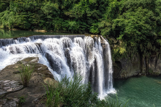 shifen waterfall in taiwan © aaron90311