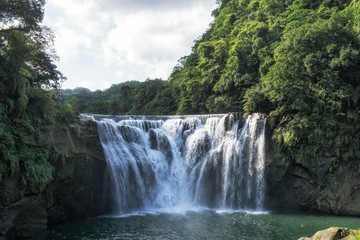 Fototapeta na wymiar shifen waterfall in taiwan