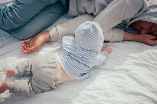 Father sleeps, baby not