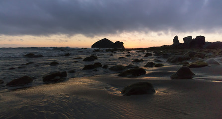Fototapeta na wymiar Strand mit Felsen / Mosteiros auf Sao Miguel