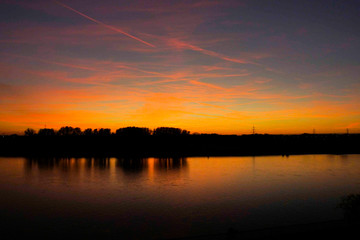 Sunnenuntergang am Rhein Duisburg