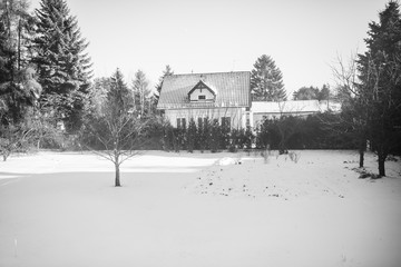 domek zimą © nepos_foto