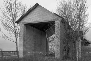 Obraz premium Old vintage black and white scary building