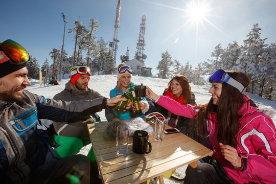 Skiers toasting with bottles of beer