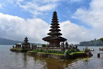 temple in danau beratan