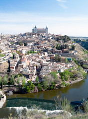 Fototapeta na wymiar View of the Spanish city of Toledo, seen from the Gothic cathedral of Santa Maria and the Tagus river, in a structure of medieval city