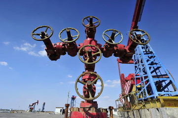 The pipe and valve oil fields