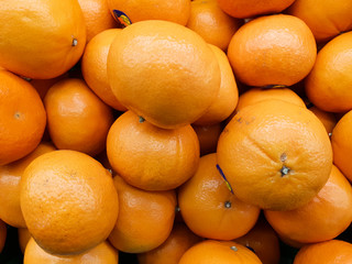 Fresh orange on hand sell in market