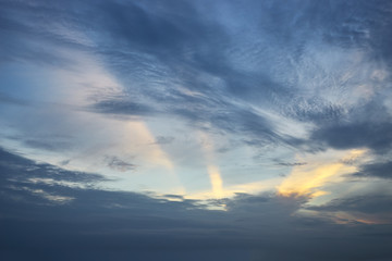 Fototapeta na wymiar sunrise skyline with sun light on cloud