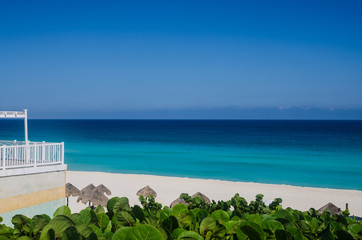 Fototapeta premium Beautiful ocean view from the Mirador at Cancun