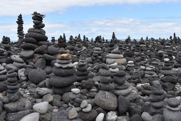 Fototapeta na wymiar Stacked stone figures on the beach playa jardin in Tenerife in Puerto de la Cruz in Europe