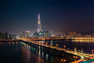 Fototapeta na wymiar Bright and beautiful Seoul Han River night view