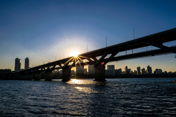 The sun goes down under Cheongdam Bridge.