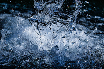 砕ける水のイメージ