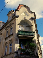 Stara zabytkowa kamienica w centrum miasta © Konrad_elx