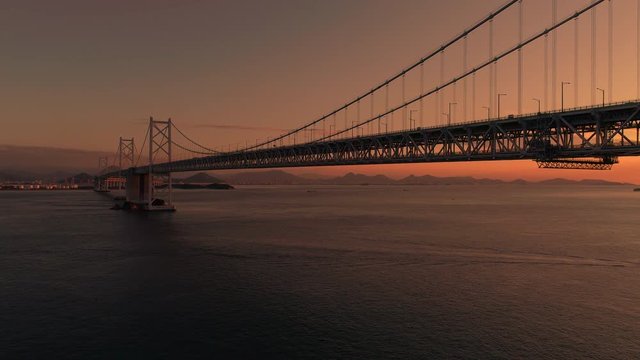 空撮 - 南北備讃 瀬戸大橋 全景 香川側を望む 上昇 夕方 夕日