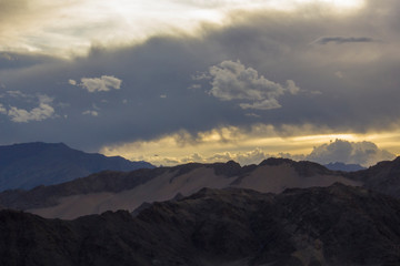 Fototapeta na wymiar heavy sunset sky over the desert mountain ranges