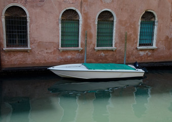 Fototapeta na wymiar Boat parked near Fondamenta dei Cereri