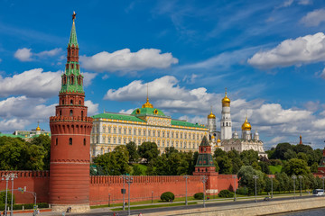 Obraz premium Beautiful view of Moscow Kremlin and Moskva river, Russia