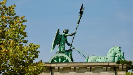 Quadriga auf Brandenburger Tor in Berlin © Omm-on-tour