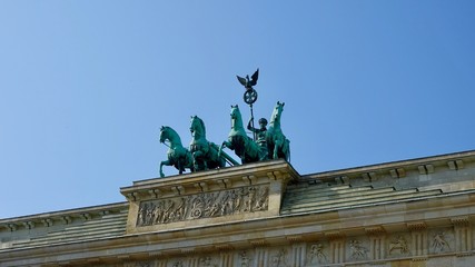 Quadriga auf Brandenburger Tor in Berlin © Omm-on-tour