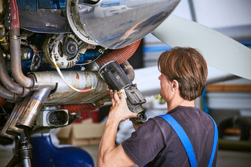 Replacing the defective parts of the aircraft service worker.