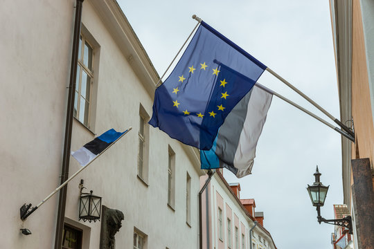 Flaggen Estland und Europäische Union