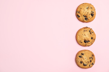 Delicious chocolate chip cookies on color background, flat lay. Space for text