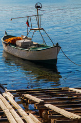 Obraz premium Beautiful landscape with boat in the sea