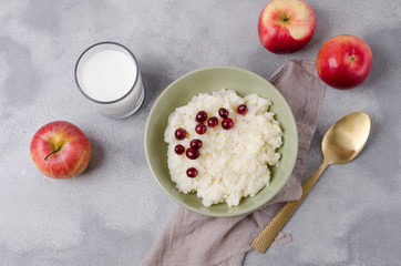 Rice pudding with red berries