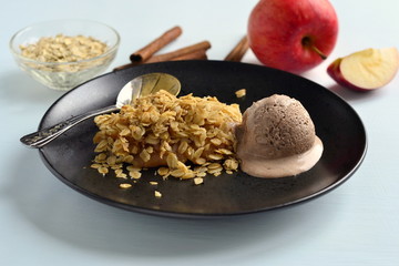 Oatmeal apple crumble with ice cream
