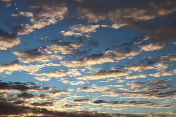 Obraz premium Outlines of the village and the natural landscape against the backdrop of a bright sunrise. Morning romantic mood. Natural phenomenon in the atmosphere. The weather forecast for tomorrow. 