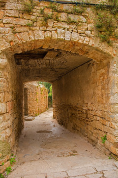 Fototapeta An alleyway in the historic village of Vodnjan (also called Dignano) in Istria, Croatia  