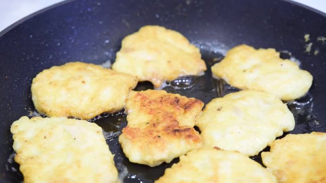 жарка котлет на сковороде