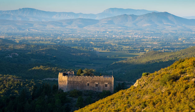 Blick auf Castelnou vom Roc de Majorque