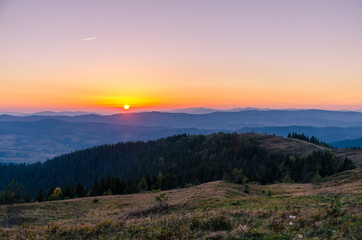 Obraz premium Sunset in the Carpathian Mountains in the autumn season