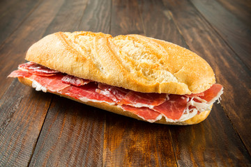 Bocadillo de jamón serrano