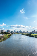 Obraz premium Taipei, Taiwan - September 13, 2018:Serenity cityscape with skyscraper and river in Taipei, Taiwan.