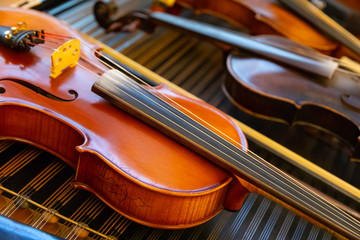 violin on cimbalom, close up
