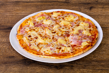 Pizza with ham