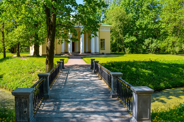 Obraz premium Russia. Pushkin. Catherine park. Bridge to the concert hall