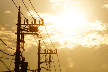 電線と夕焼け