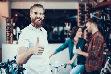 Consultant Helps in Bike Choosing and Thumbs Up